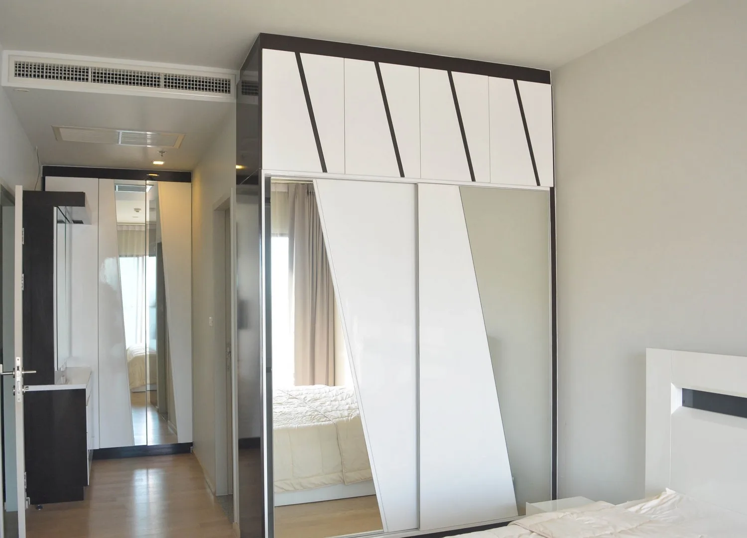 Property photos for Noble Refine