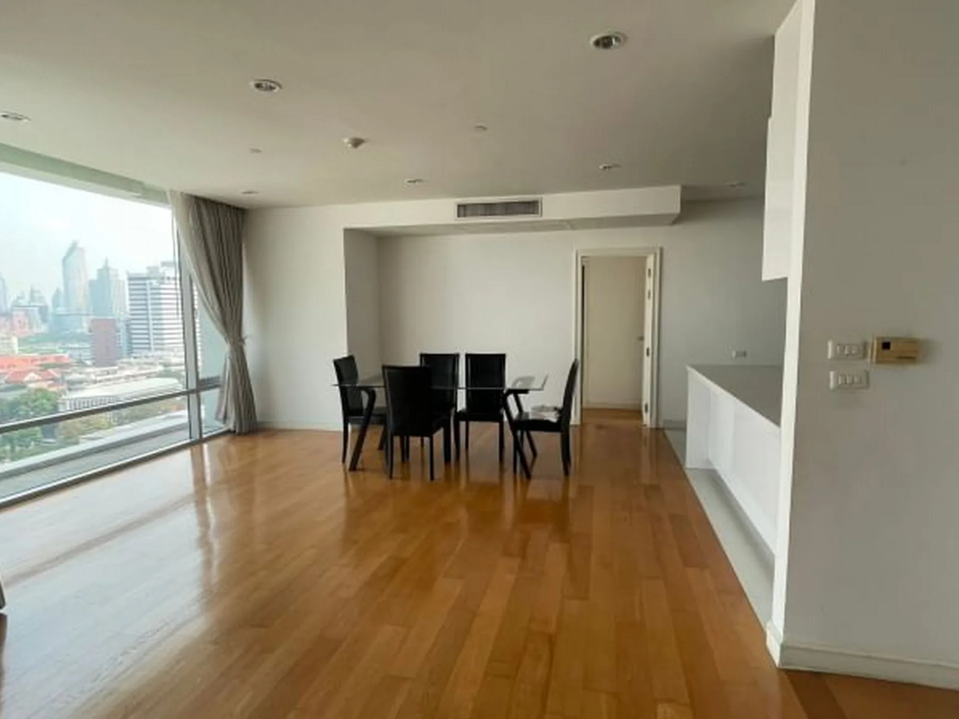 Property photos for Chamchuri Square Residence