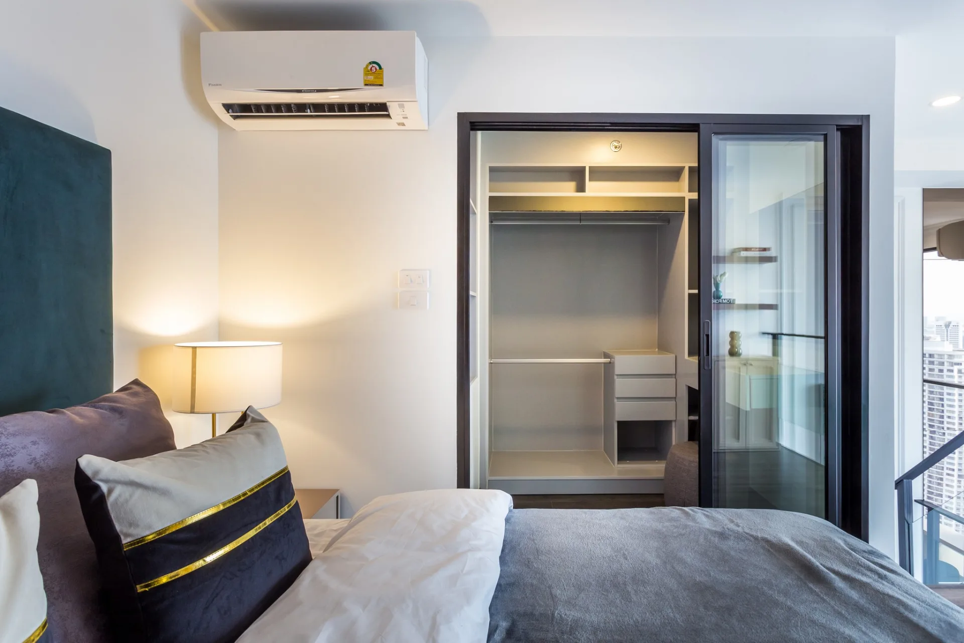Property photos for Knightsbridge Space Ratchayothin