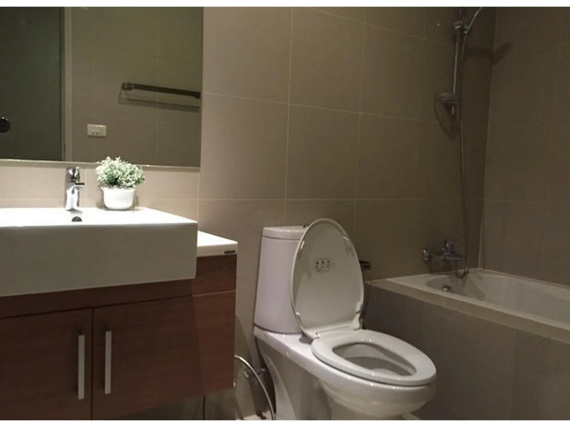 Property photos for Noble Refine
