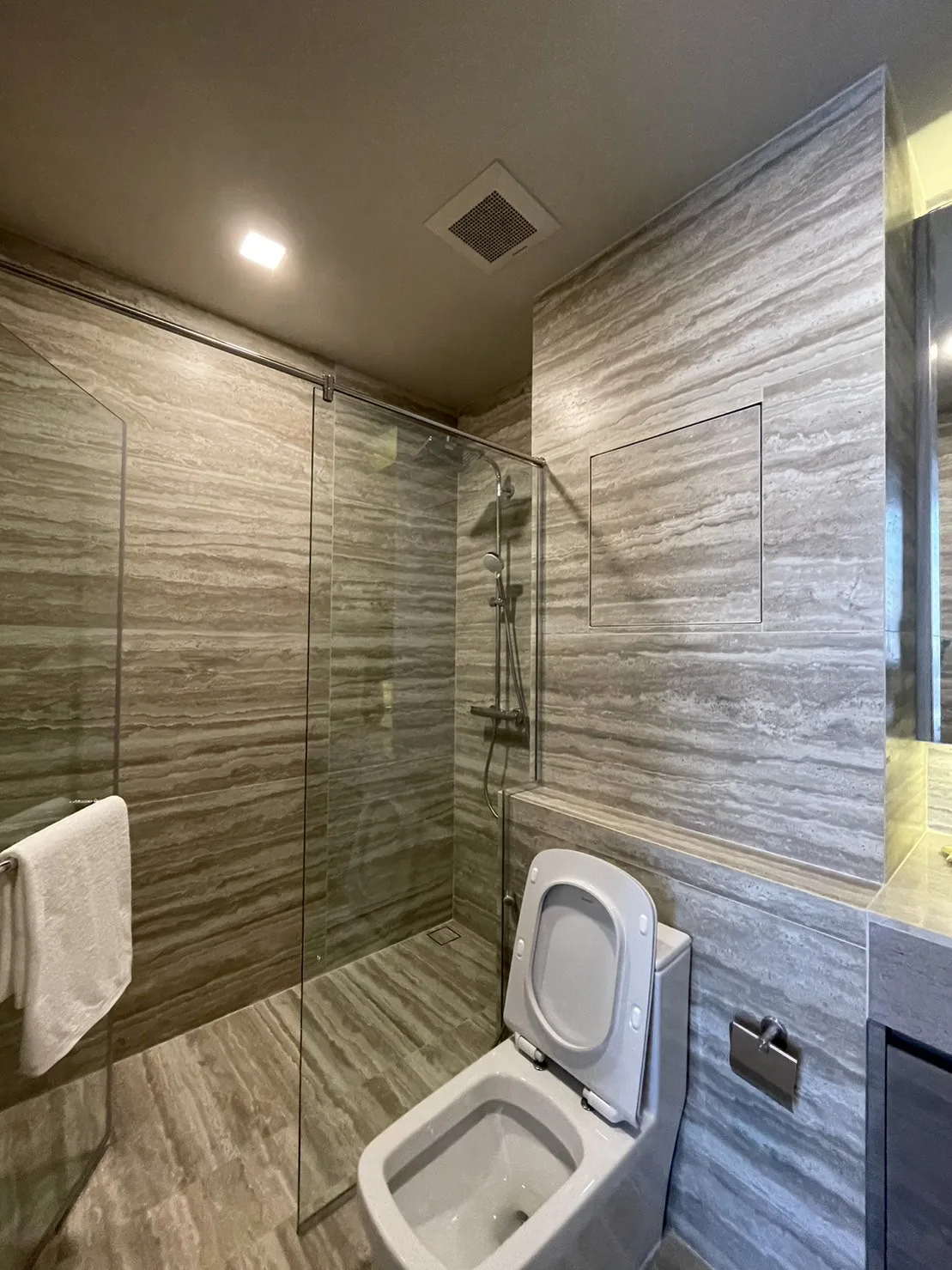 Property photos for Celes Asoke