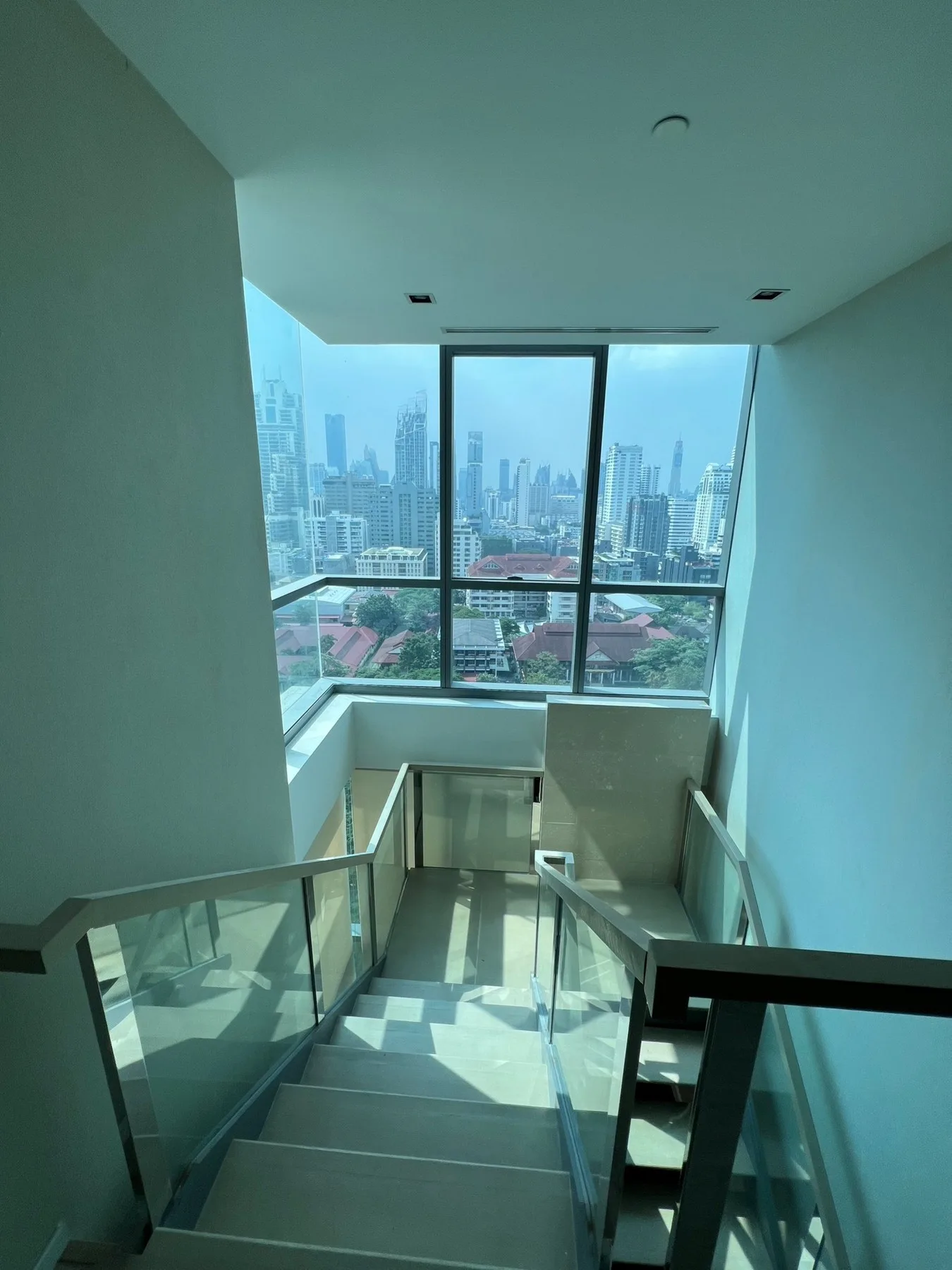 Property photos for The Room Sukhumvit 21