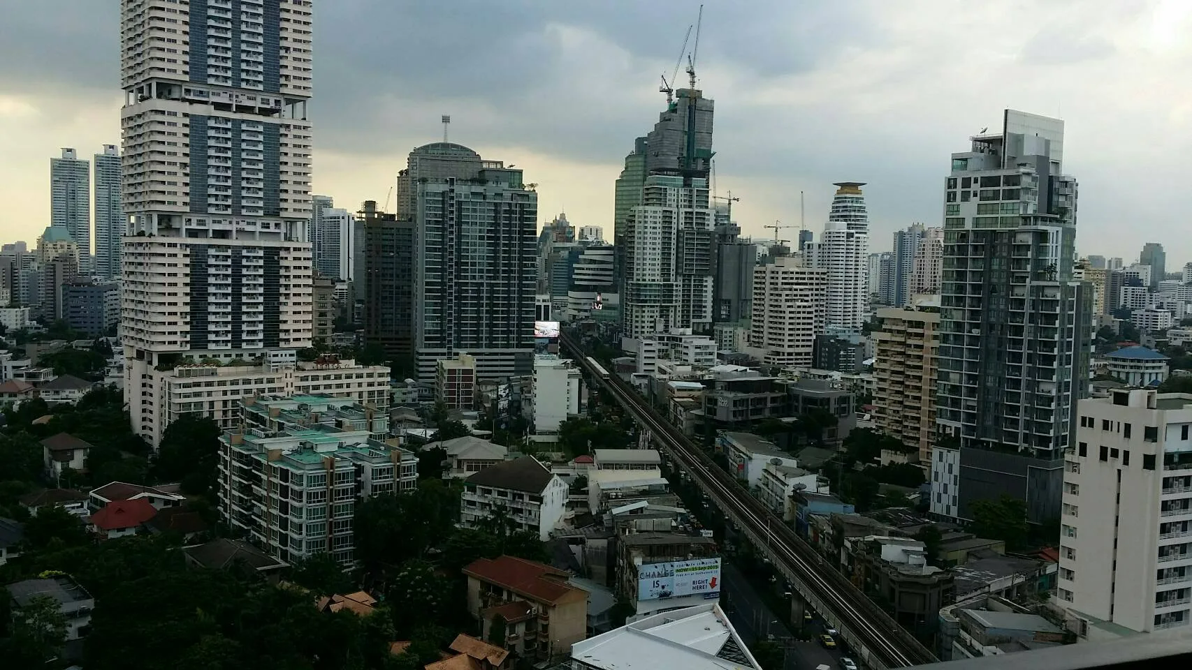 Property photos for The Crest Sukhumvit 34