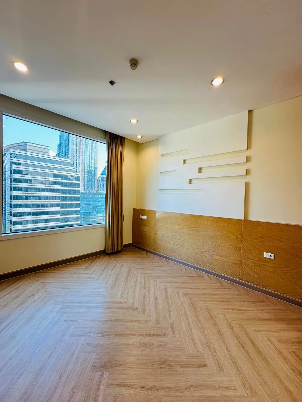 Property photos for The Royal Saladaeng