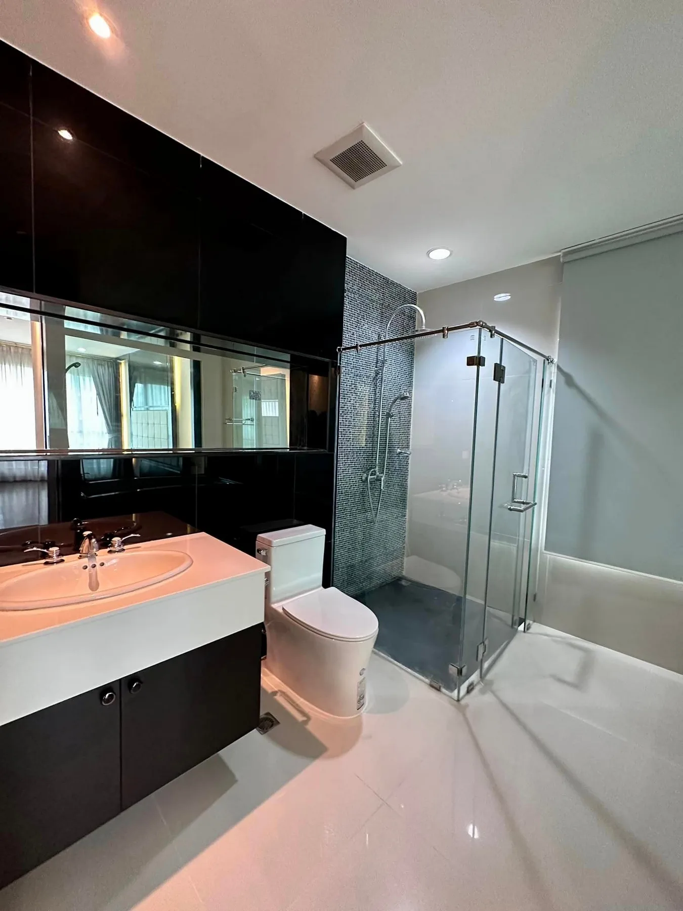 Property photos for The Address Chidlom