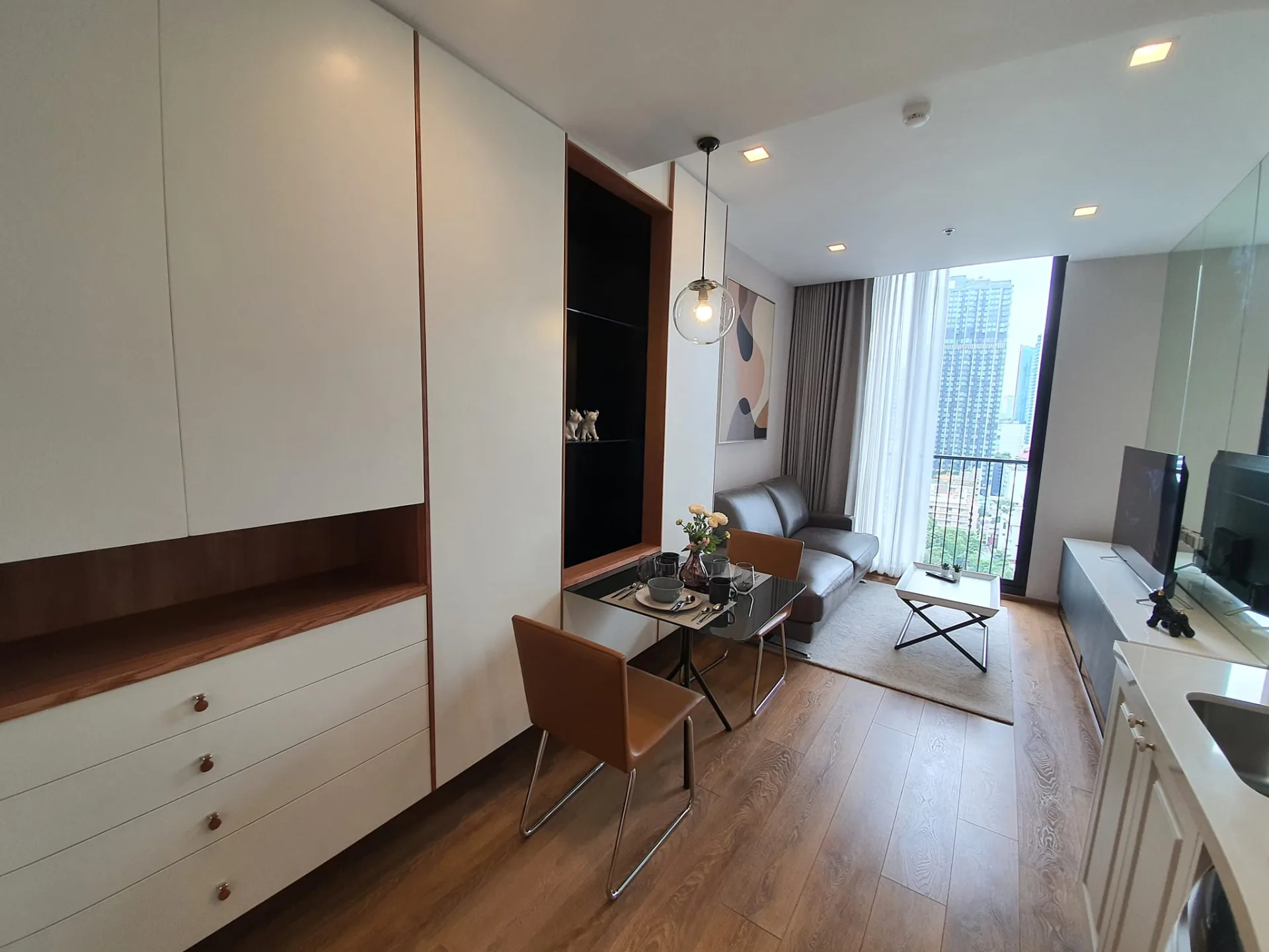 Property photos for Noble BE 33