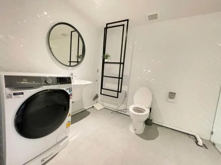 Property photos for State Tower