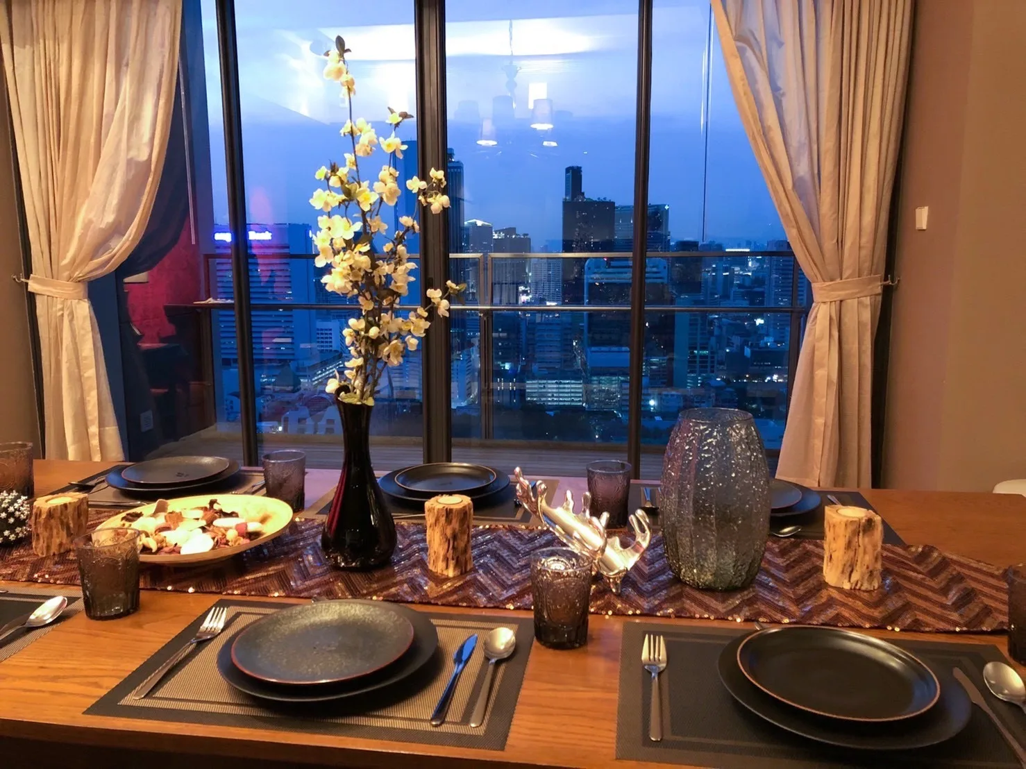 Property photos for The Met