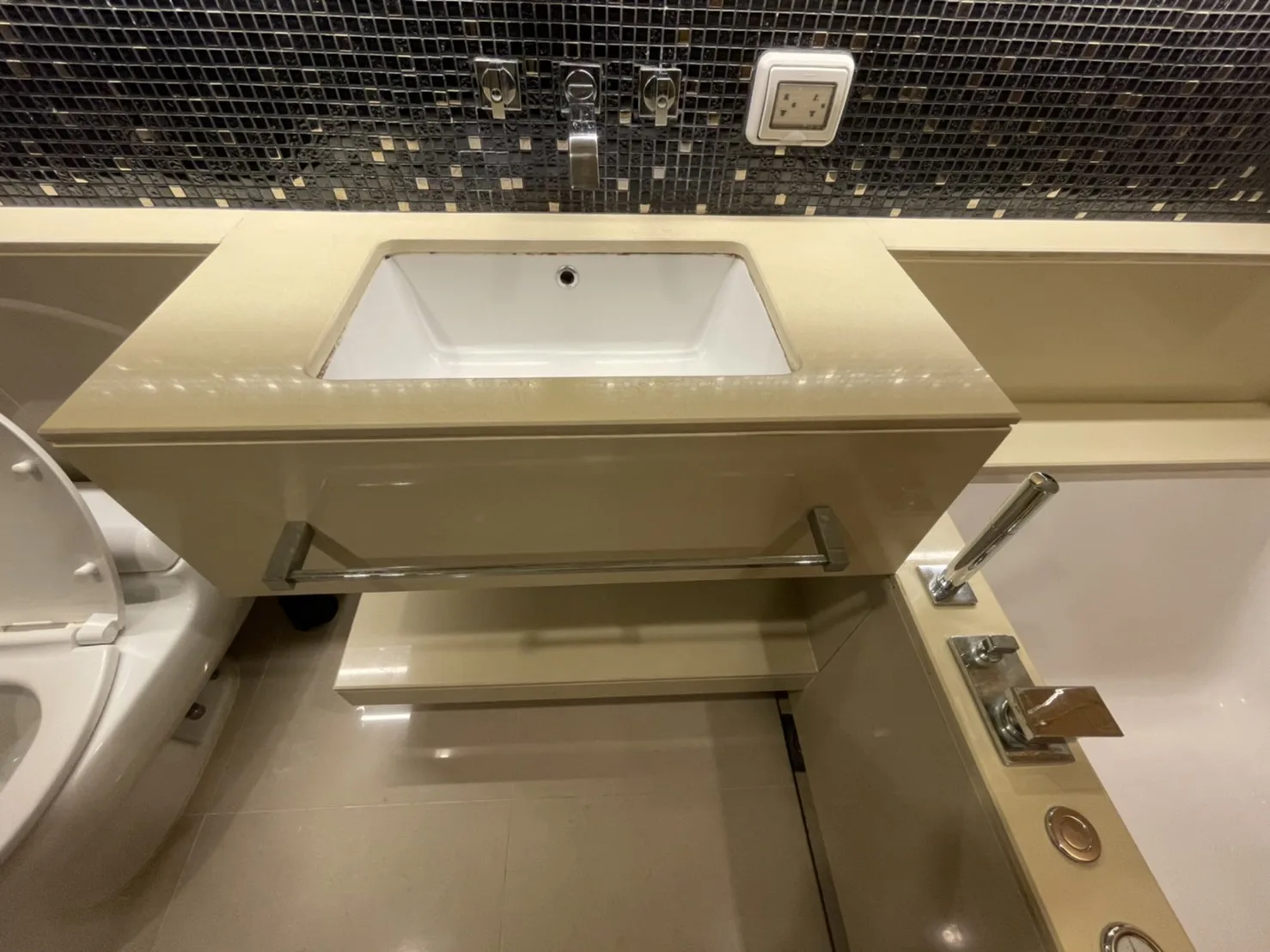 Property photos for The Address Sathorn