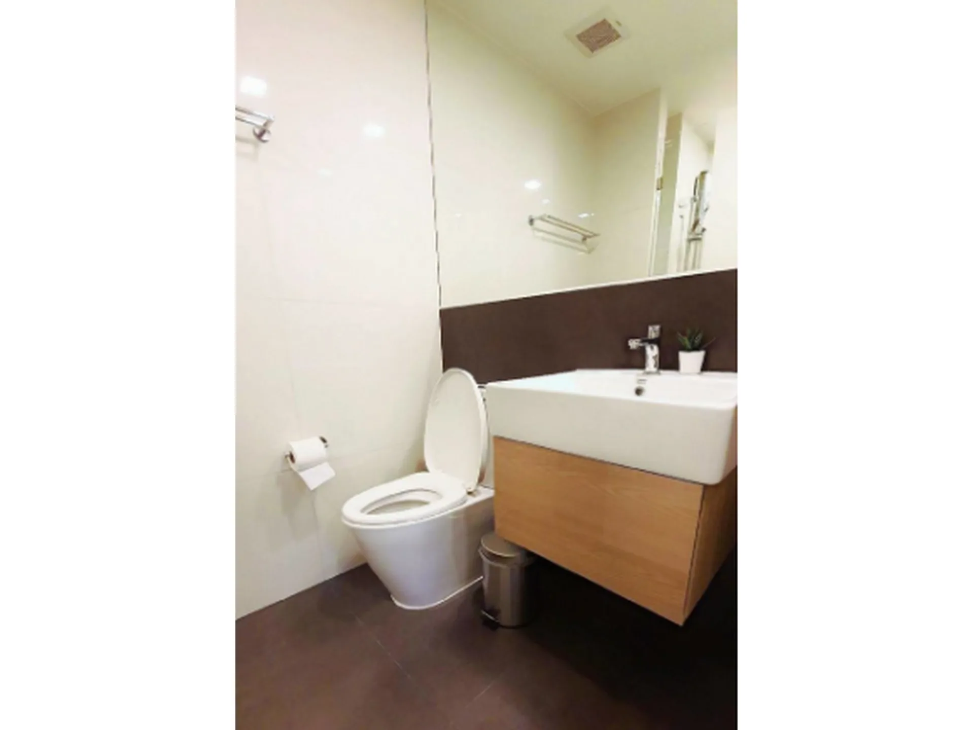 Property photos for Chambers On - nut Station