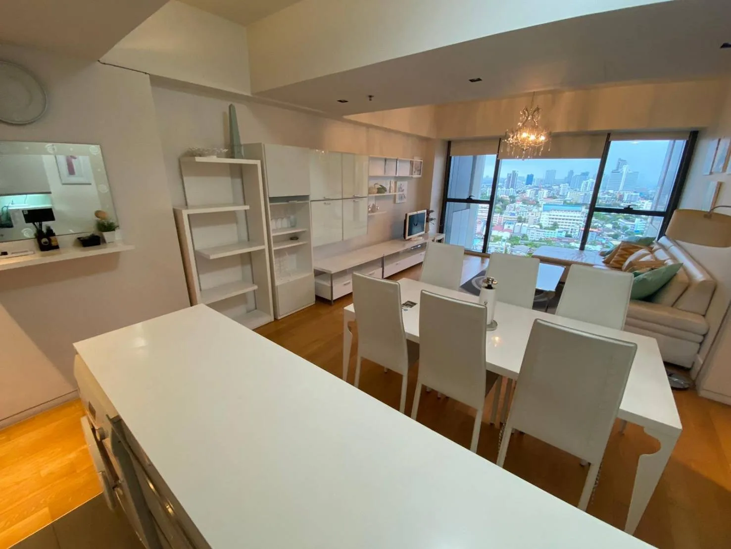 Property photos for The Met