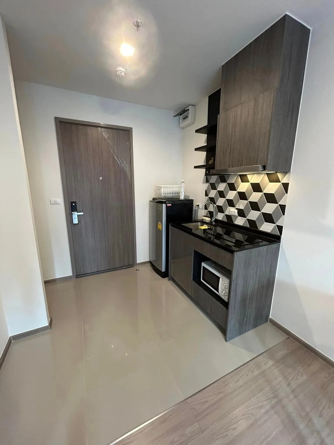 Property photos for The Base Phetchaburi-thonglor