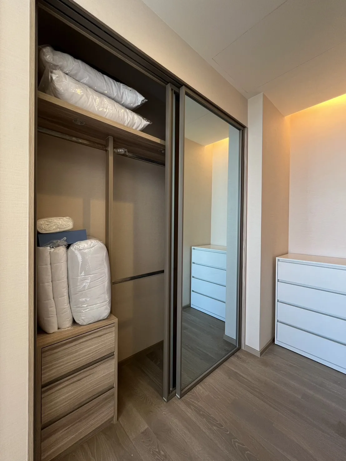 Property photos for The Esse Asoke