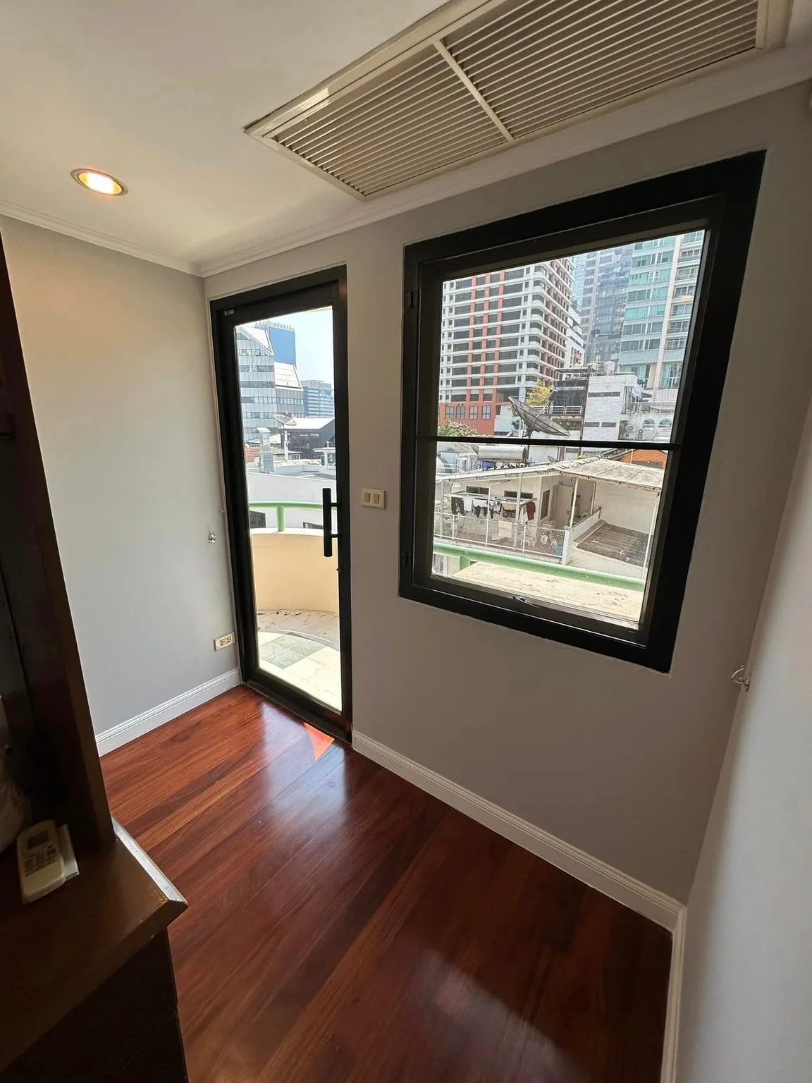 Property photos for Saladaeng Executive