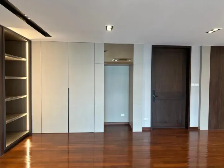 Property photos for Ploenchit Terrace