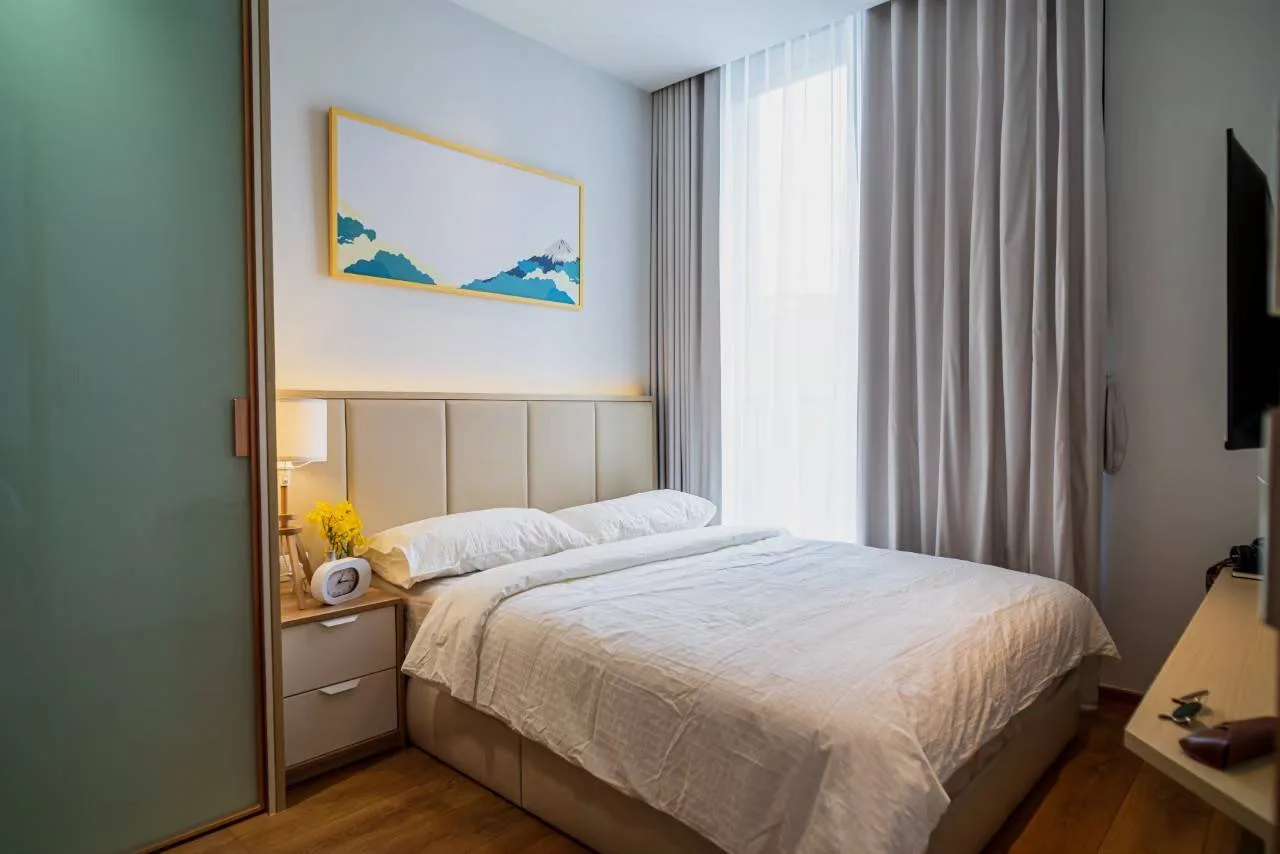 Property photos for Noble BE 33