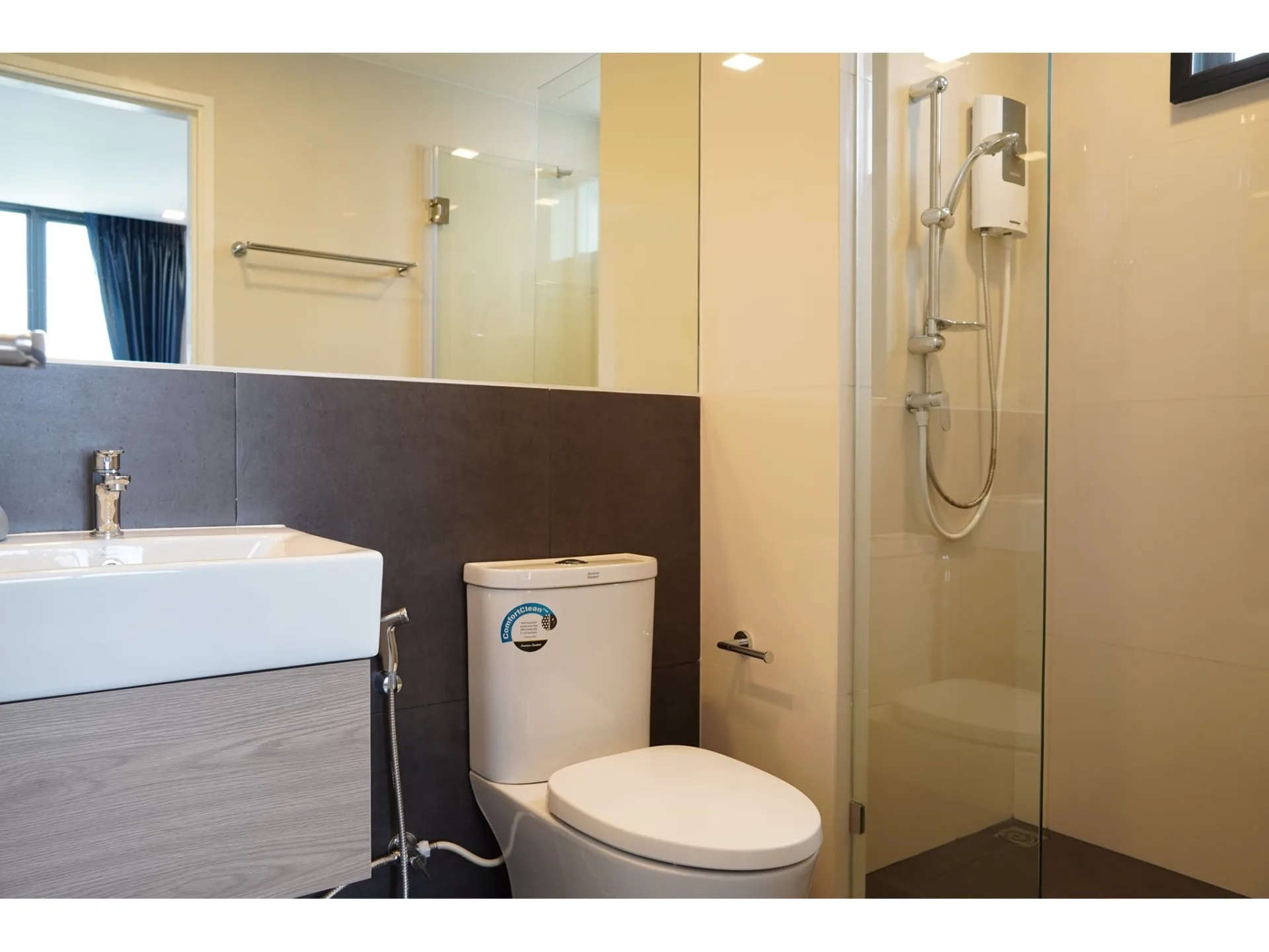 Property photos for Chambers On - nut Station