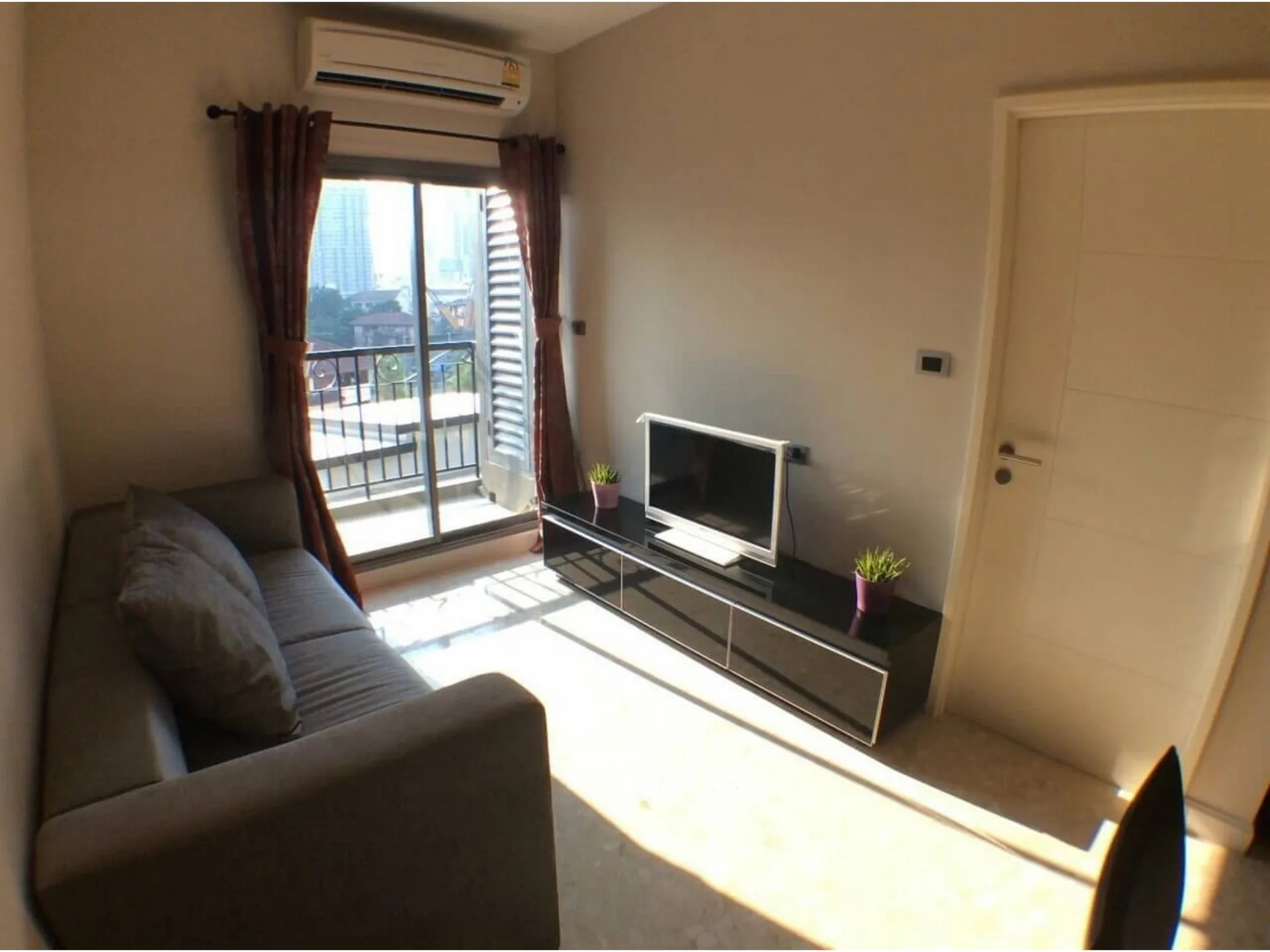 Property photos for The Crest Sukhumvit 34