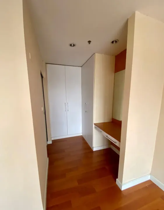 Property photos for The Royal Place 1