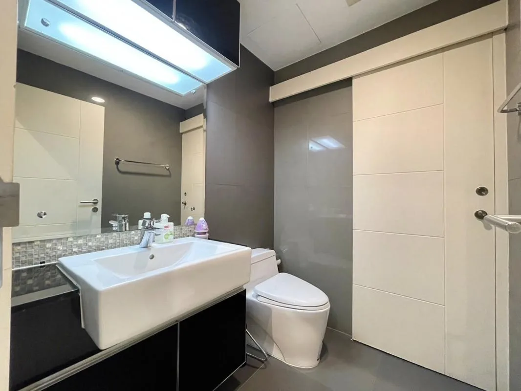 Property photos for The Crest Sukhumvit 34