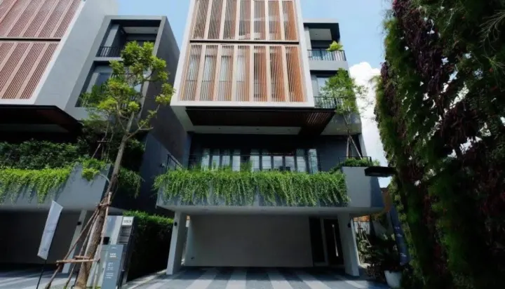 Property photos for Arna Ekamai