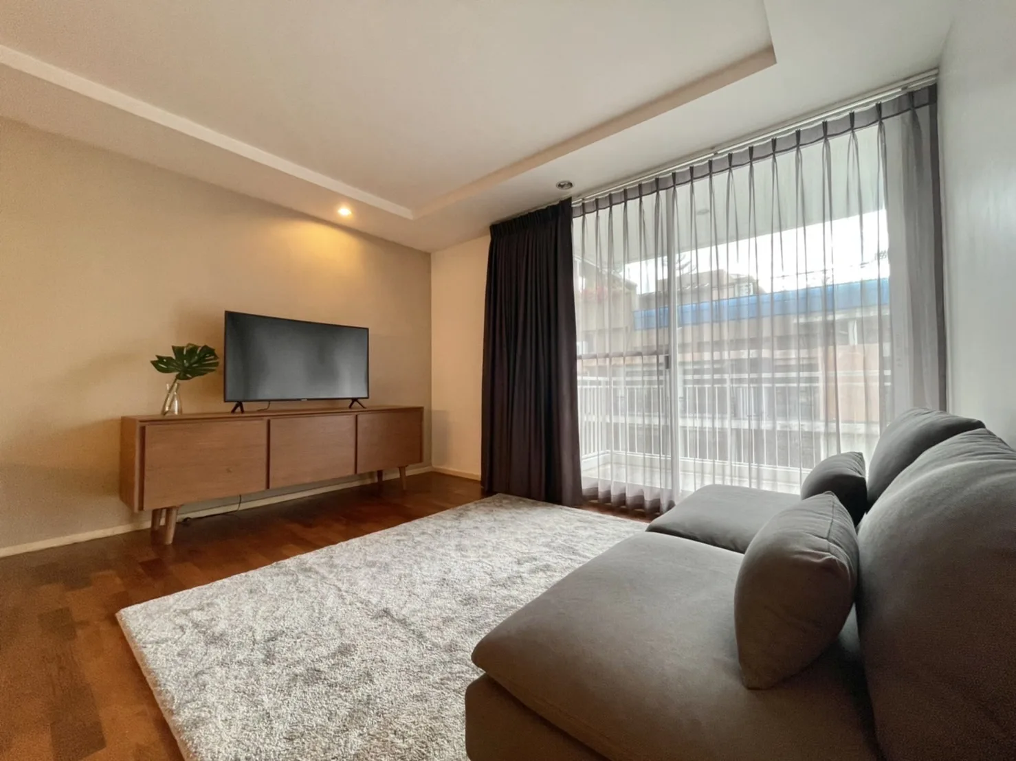 Property photos for Siri On 8