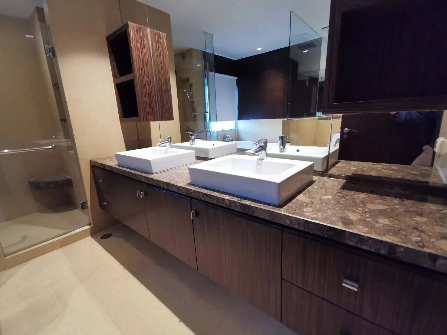 Property photos for Royal Residence Park