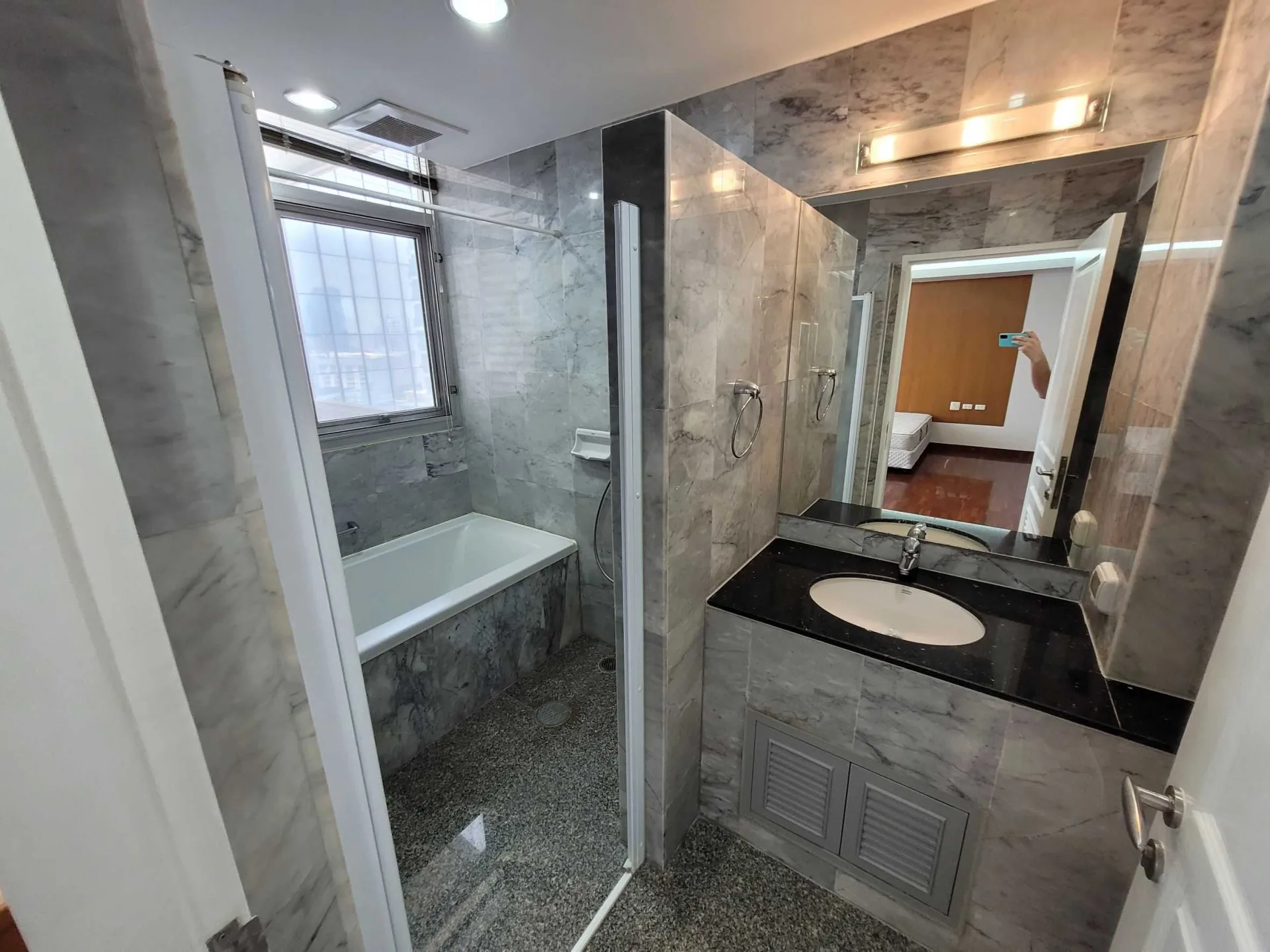 Property photos for Prasanmitr Thani Tower