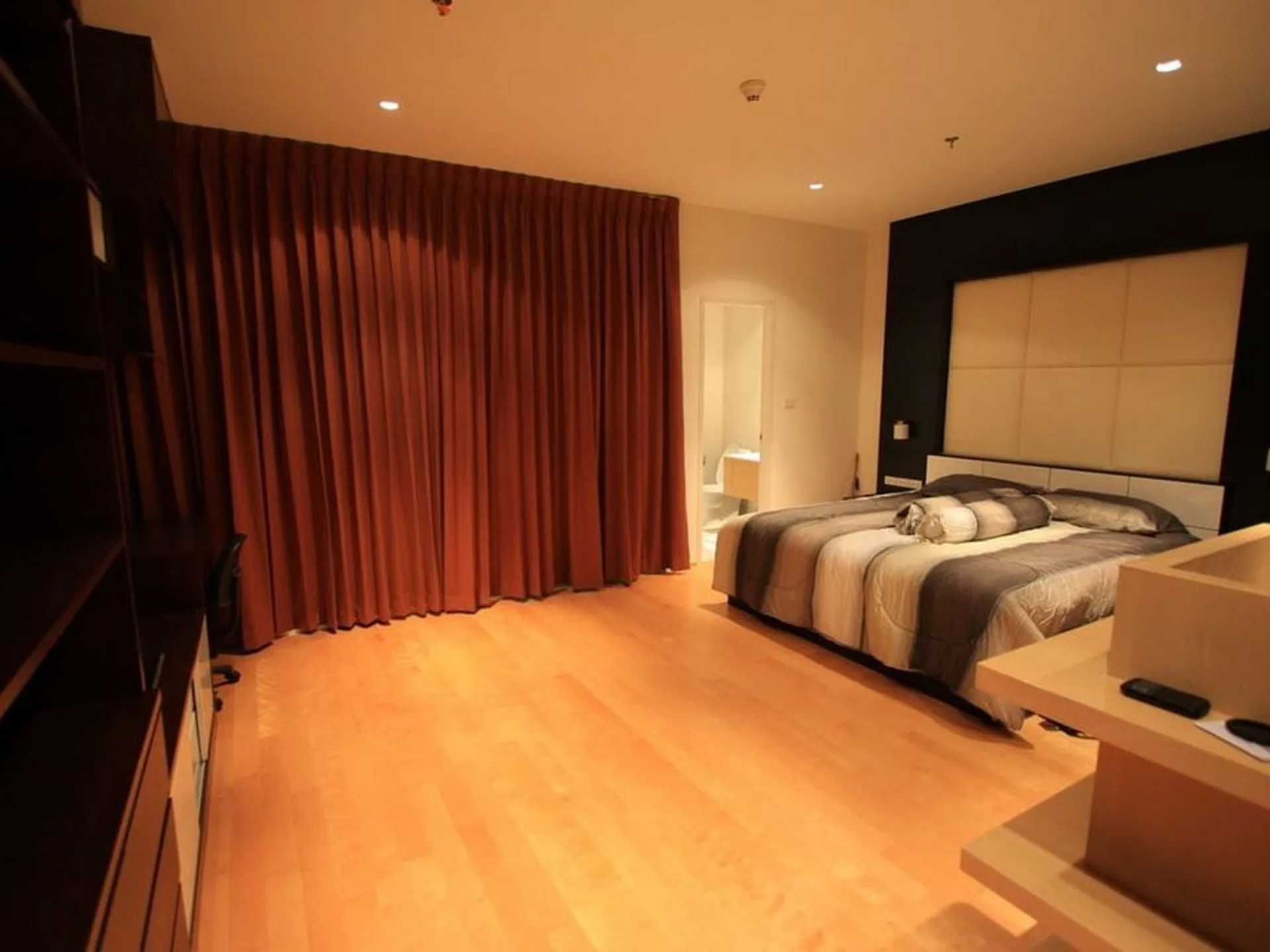 Property photos for Villa Rachatewi