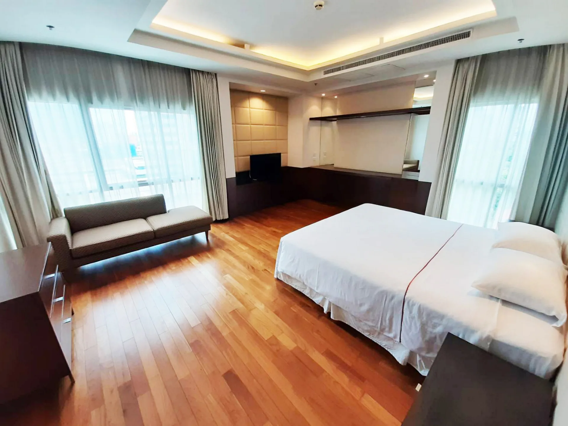 Property photos for Royal Residence Park