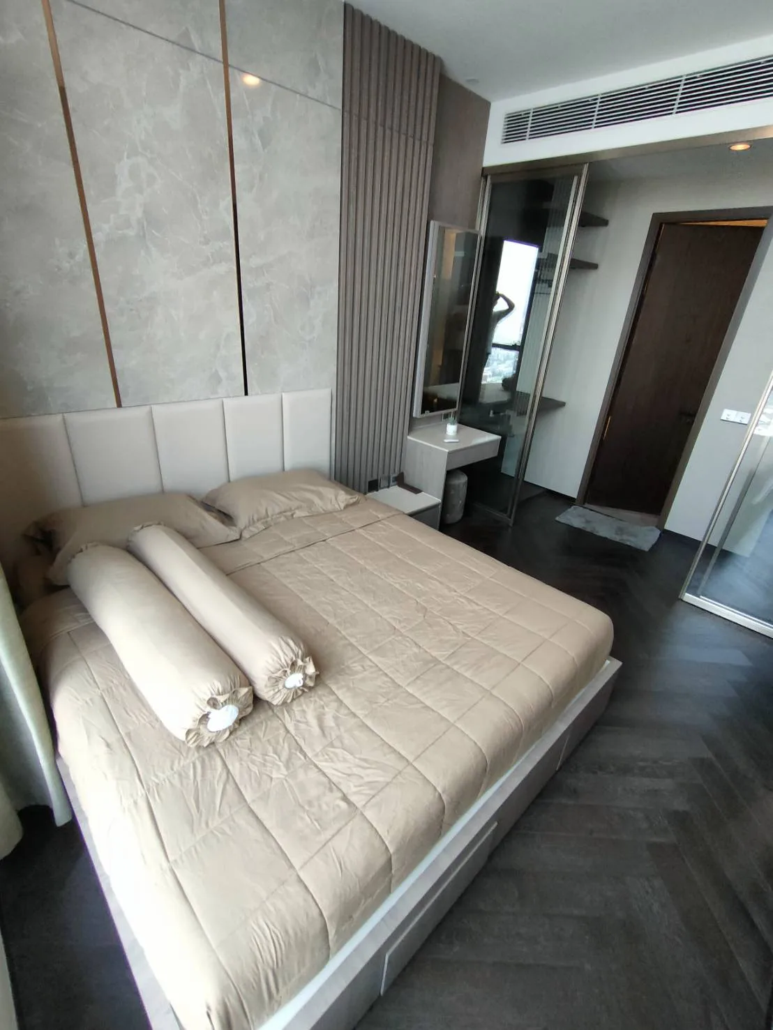 Property photos for The Esse Sukhumvit 36