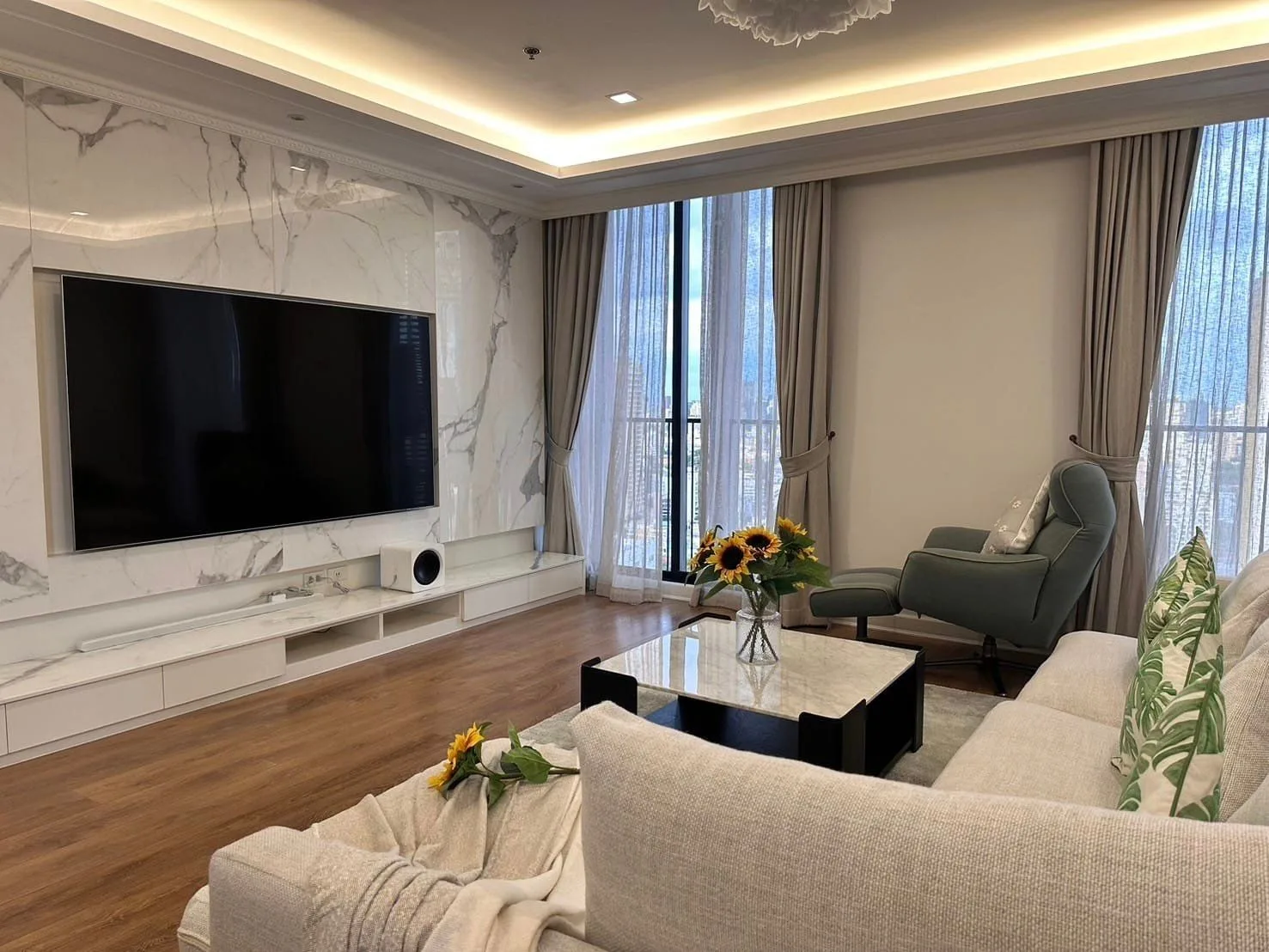 Property photos for Noble BE 33