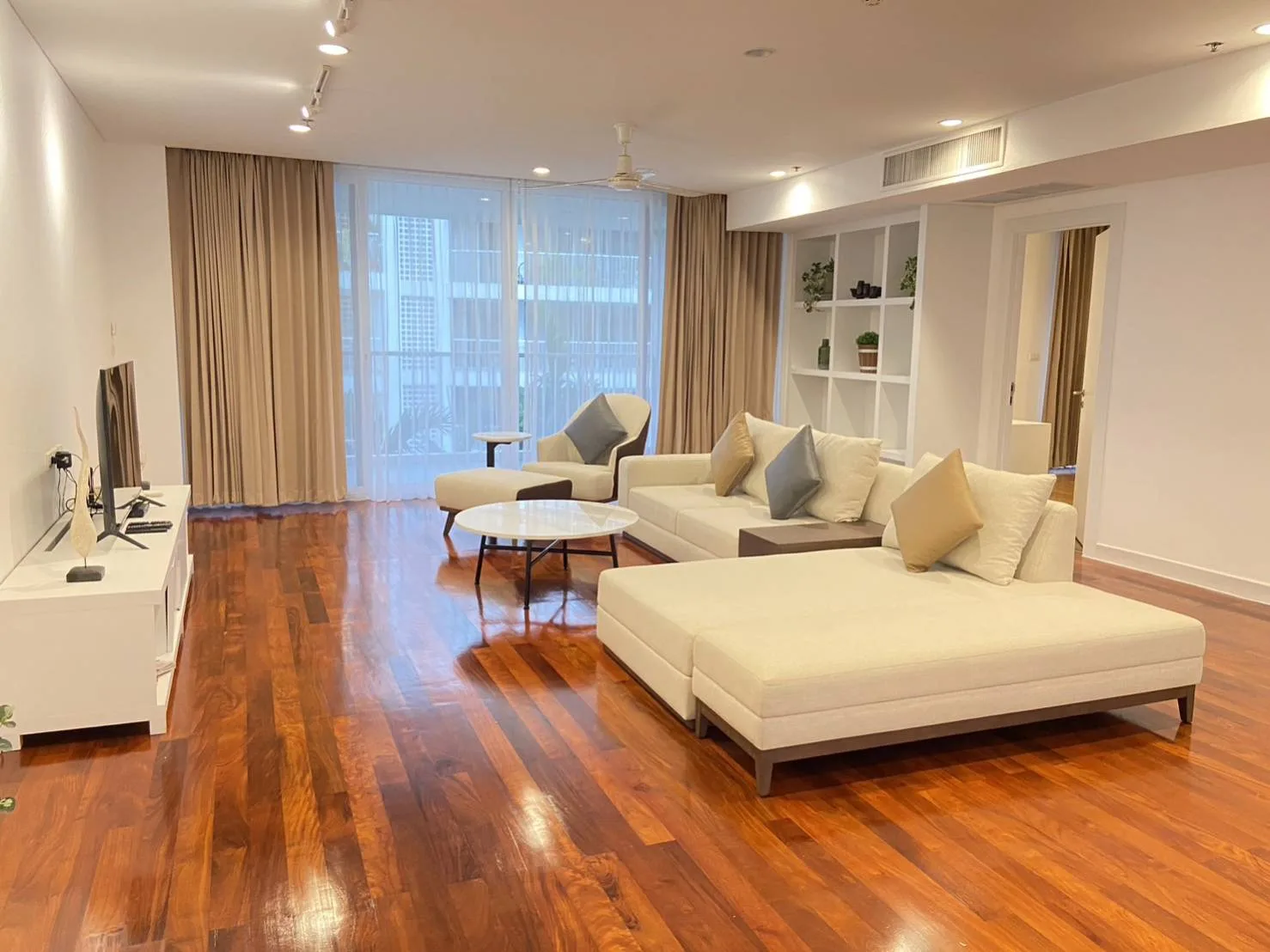 Property photos for Ekamai Gardens (shama Ekamai)