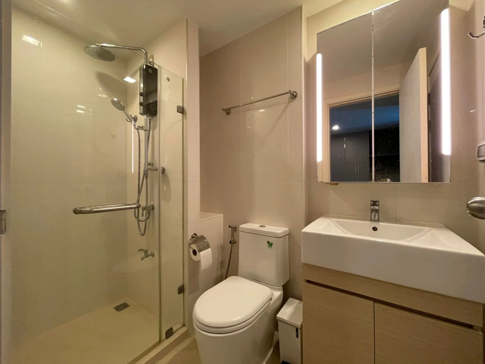 Property photos for Metro Luxe Rama 4