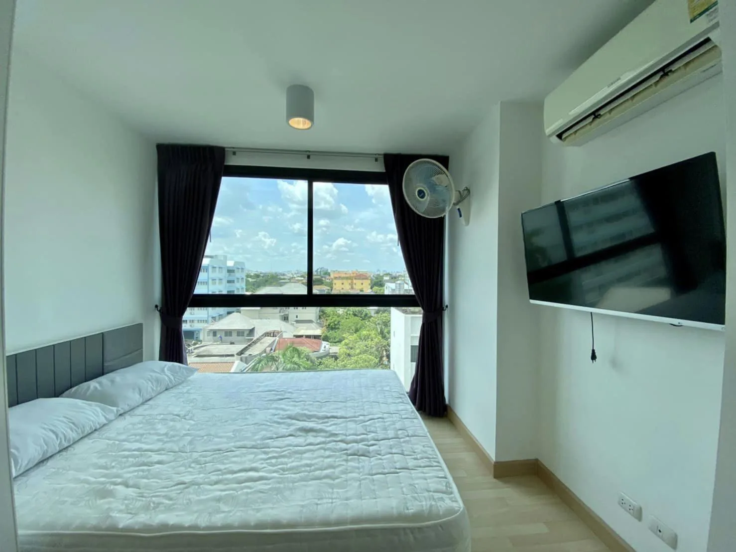 Property photos for Chateau In Town Phahonyothin 32