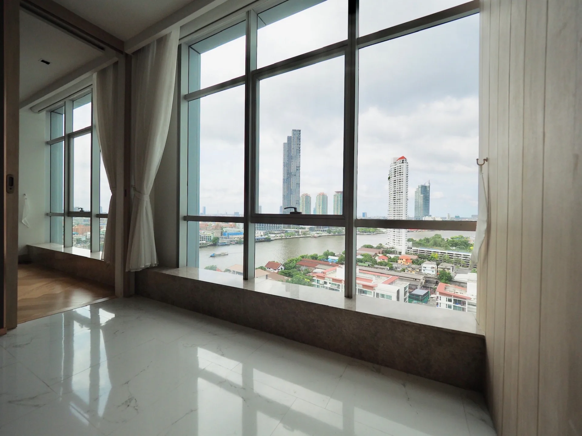 Property photos for Baan Sathorn Chaopraya