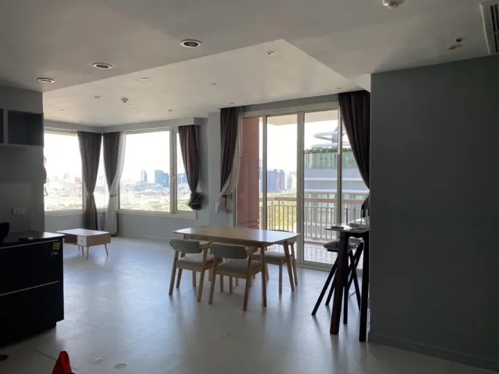 Property photos for MANHATTAN CHIDLOM