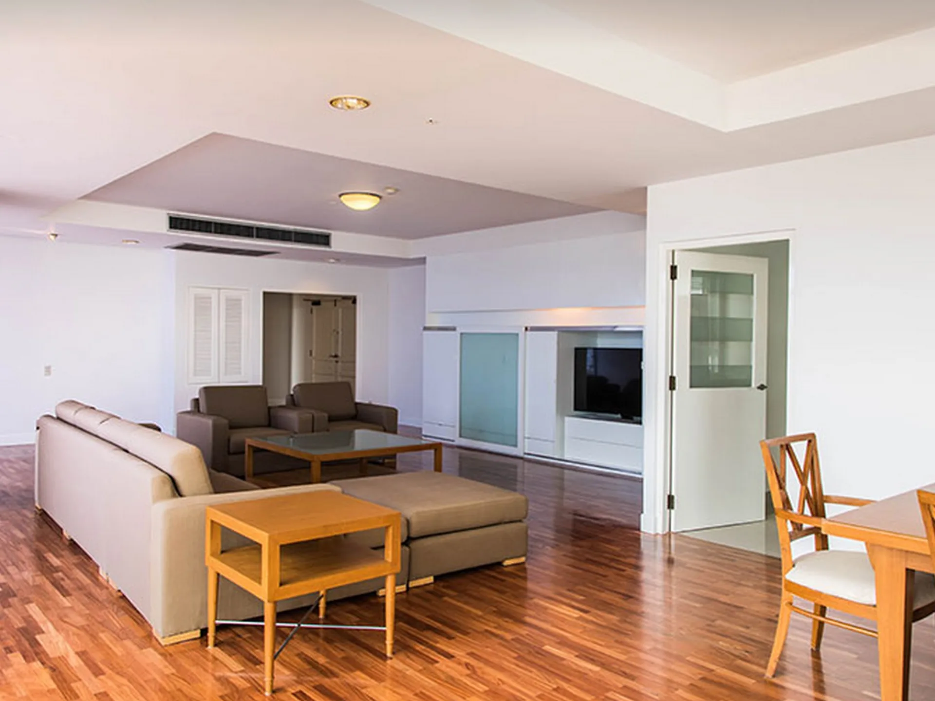 Property photos for Krungthep Thani Tower
