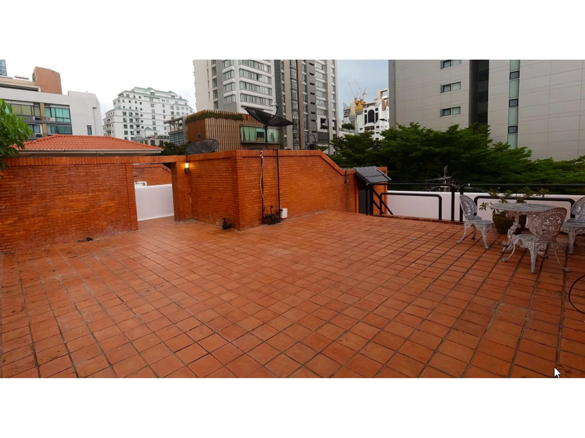 Property photos for Single House Soi Ruamrudee
