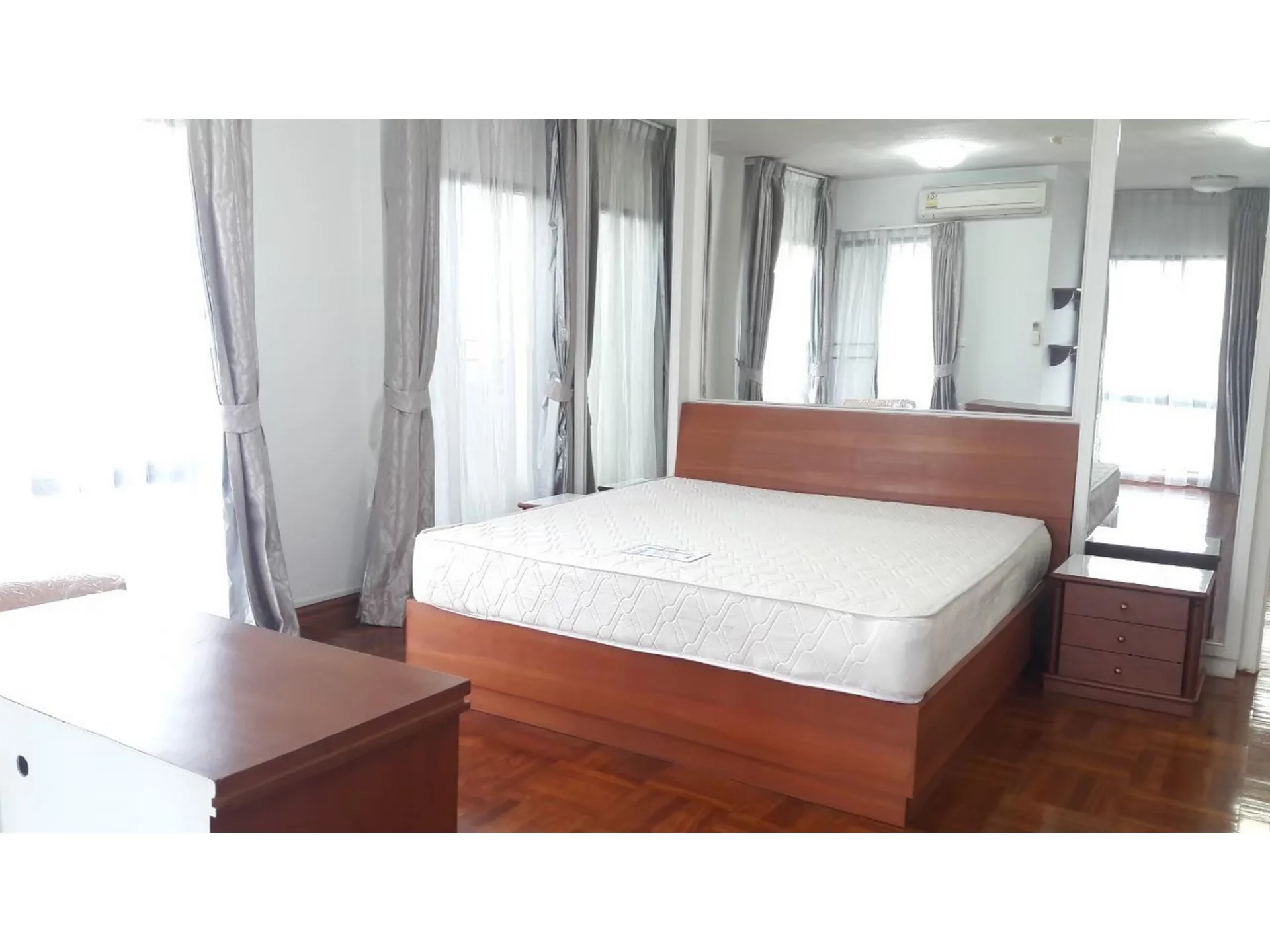 Property photos for Vanicha Park Langsuan