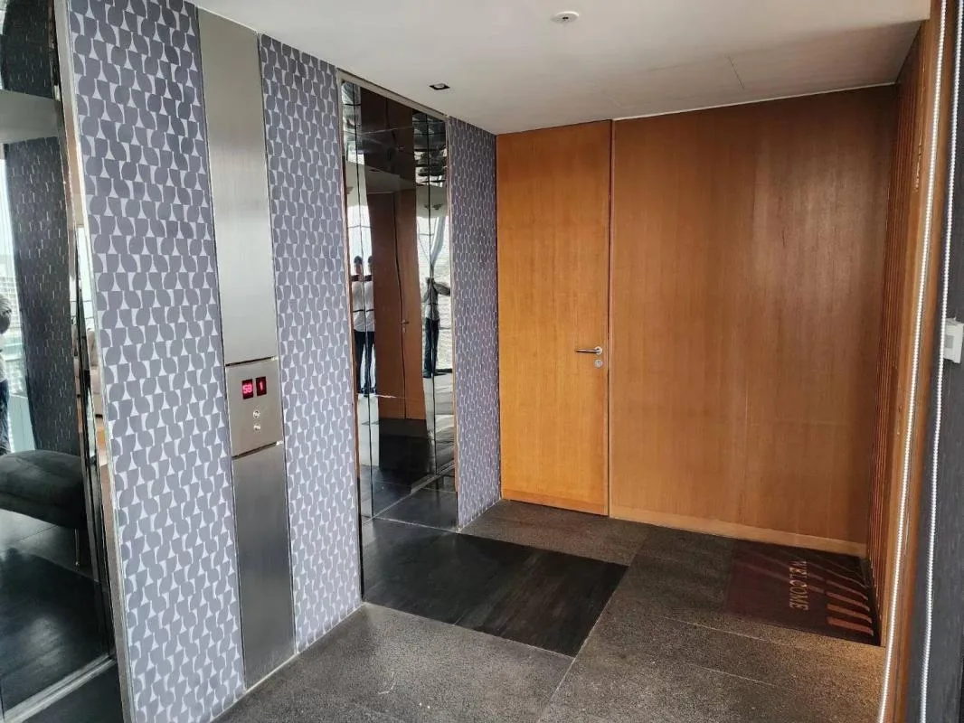 Property photos for The Met