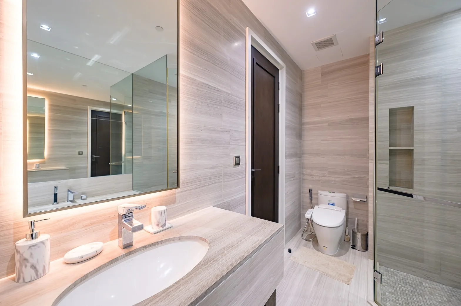 Property photos for The Diplomat 39
