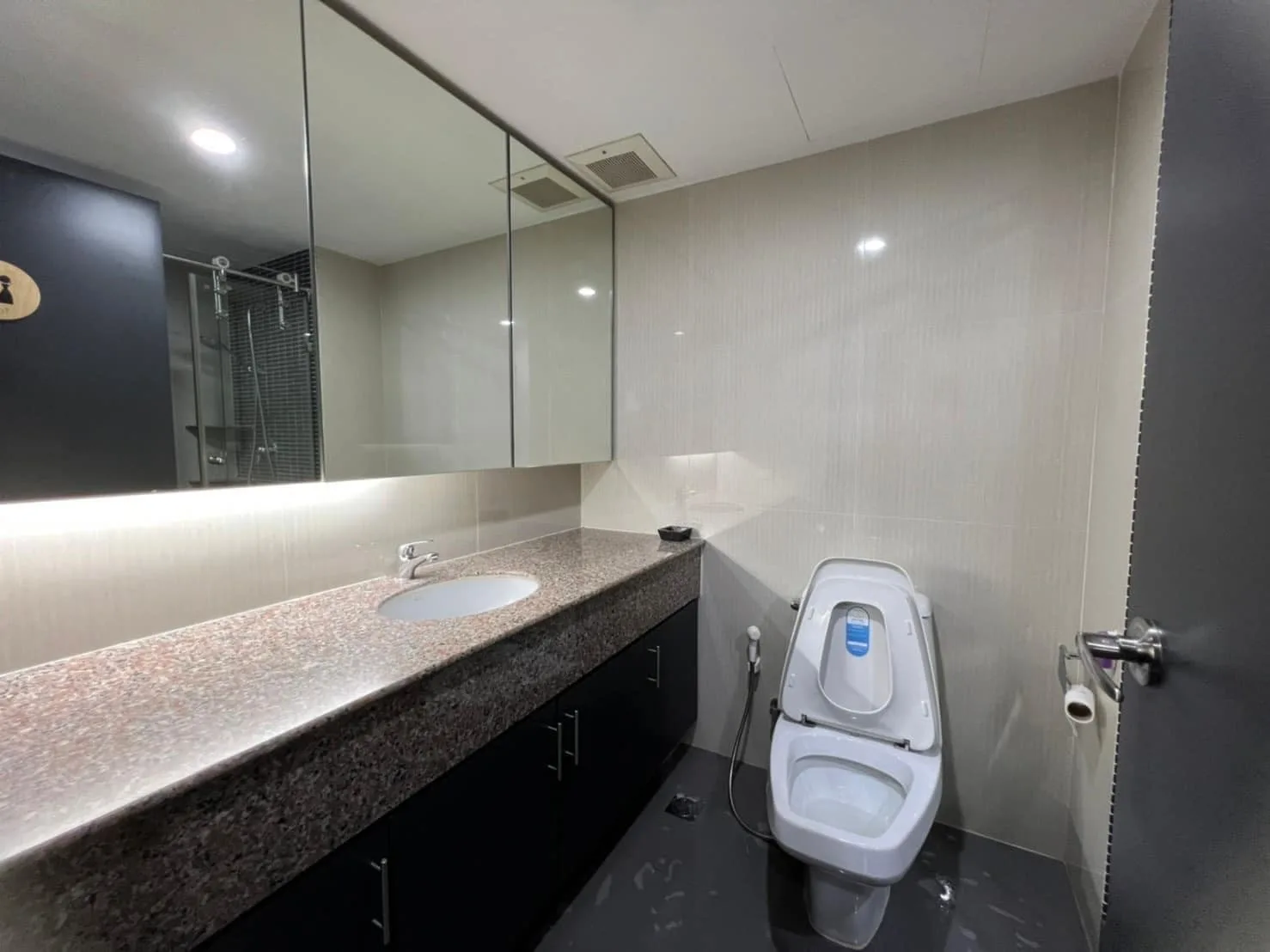 Property photos for Lake Avenue 16