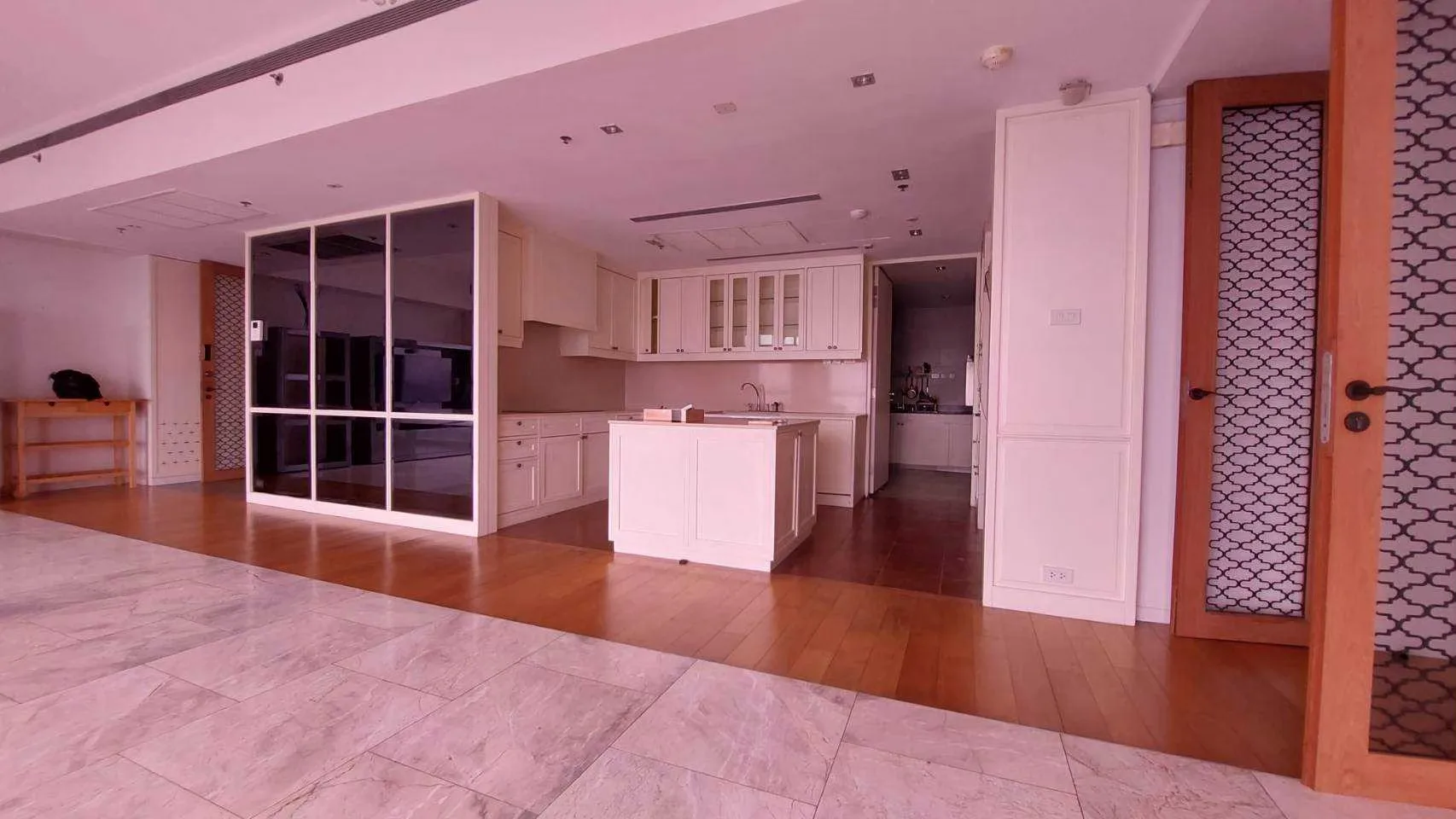 Property photos for The Met