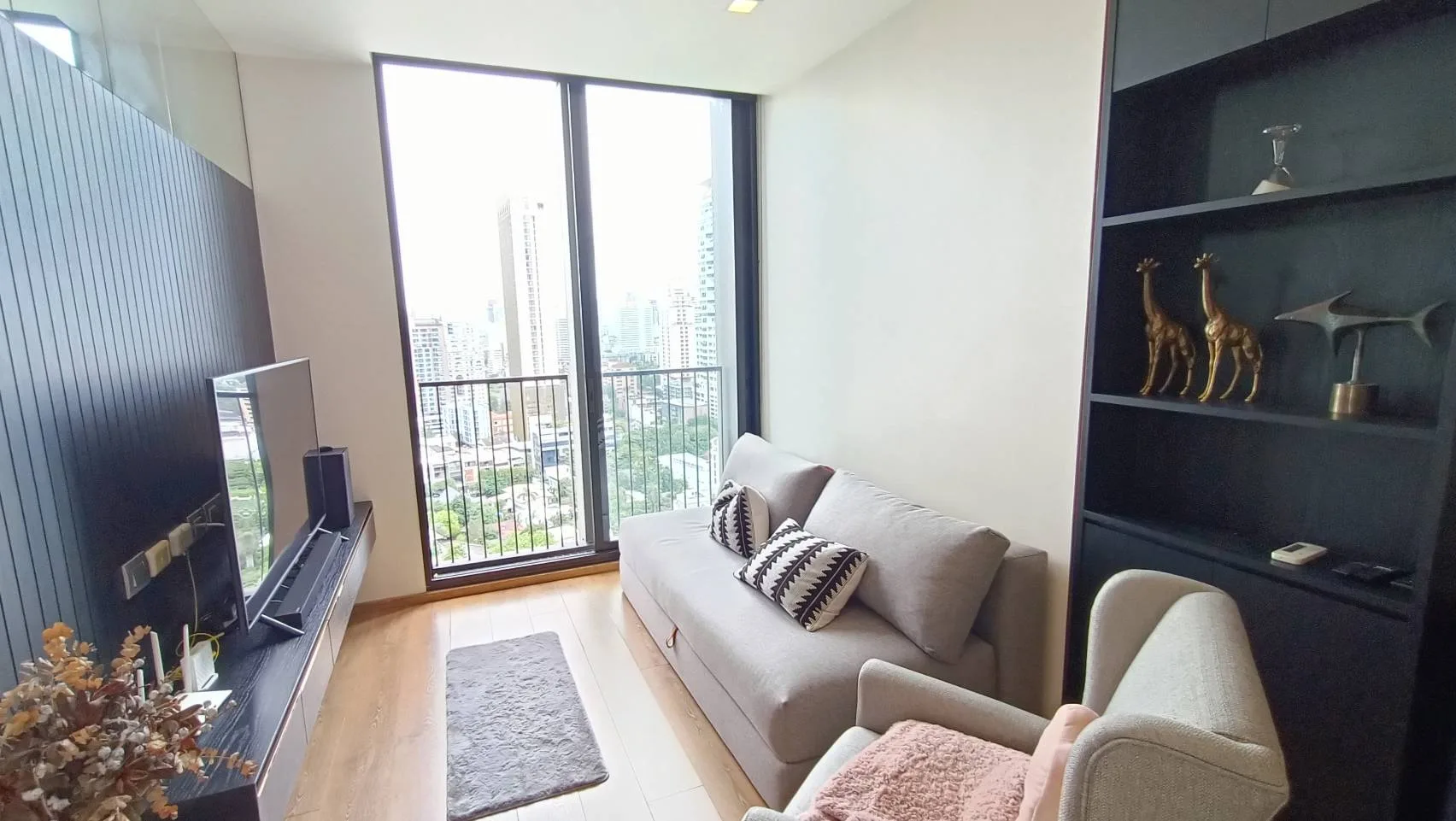 Property photos for Noble BE 33
