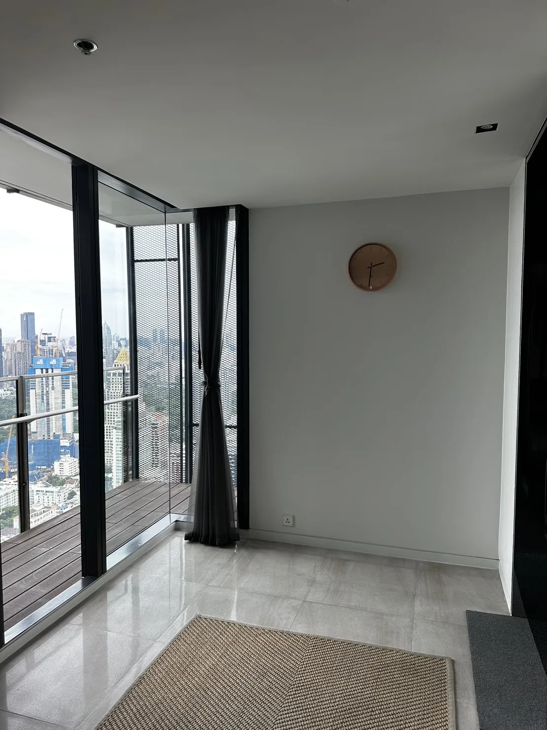 Property photos for The Met