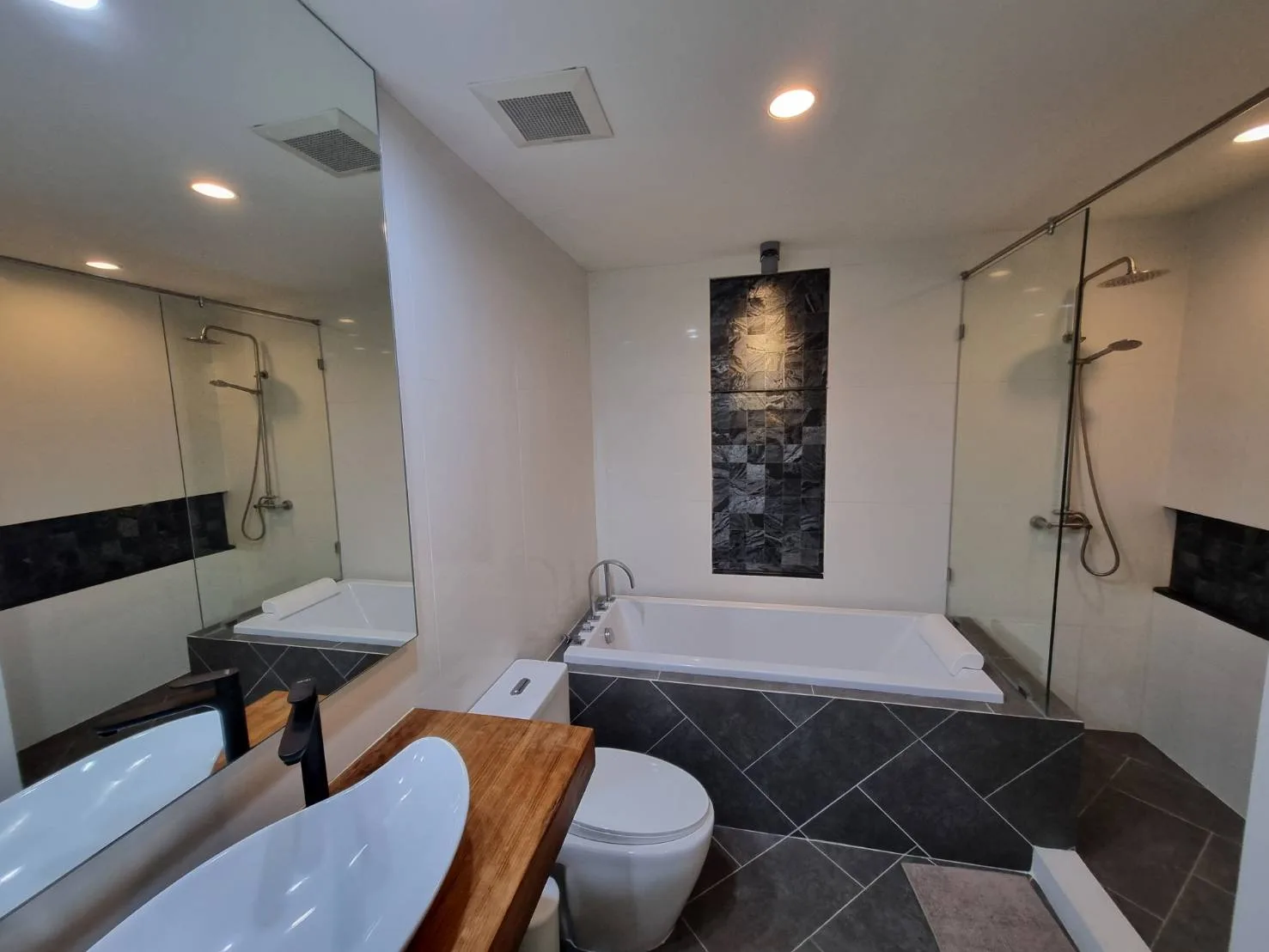 Property photos for Wind Sukhumvit 23