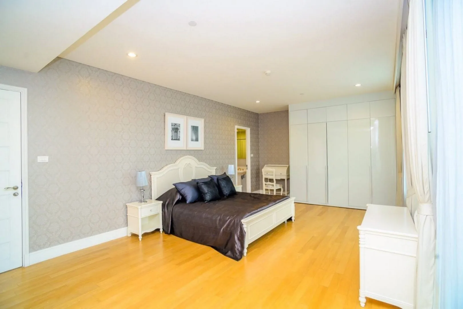 Property photos for Aguston Sukhumvit 22