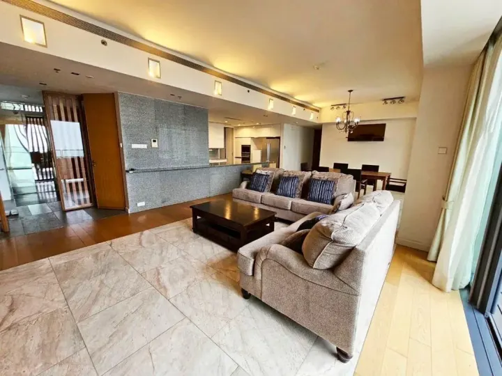 Property photos for The Met
