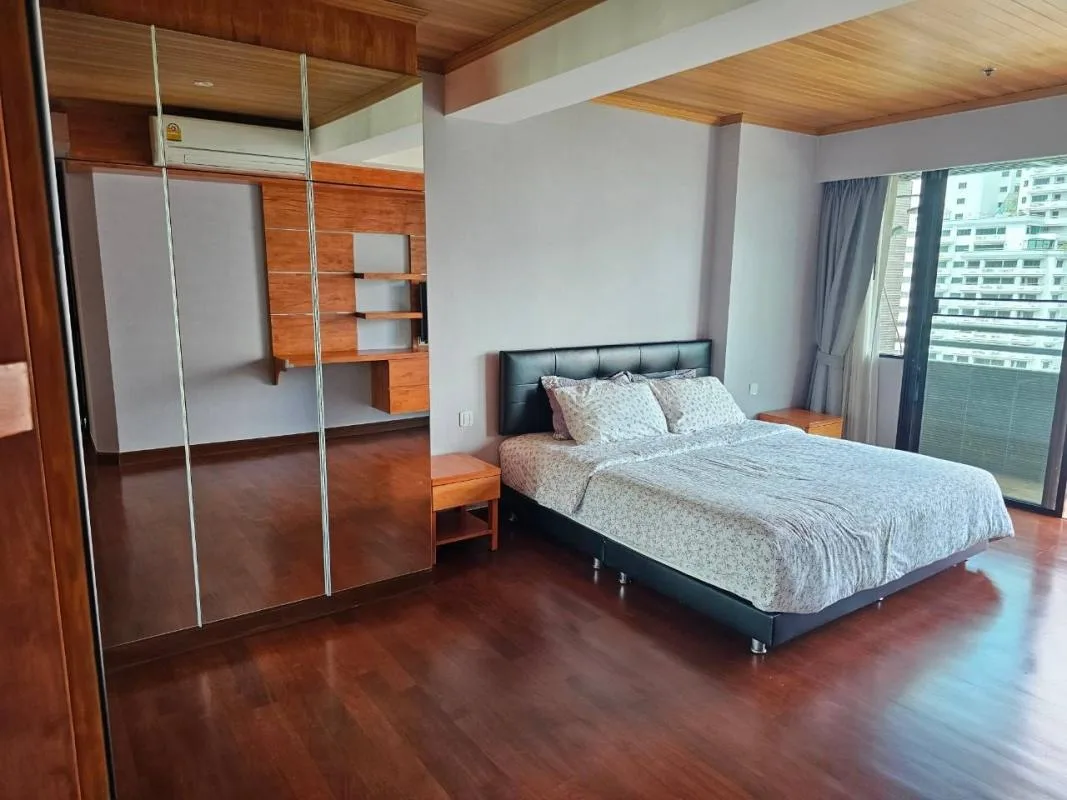 Property photos for Lake Green
